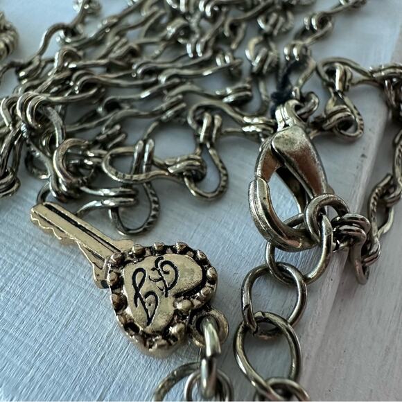 Betsey Johnson - Double heart necklace in antique brass look - Picture 4 of 6